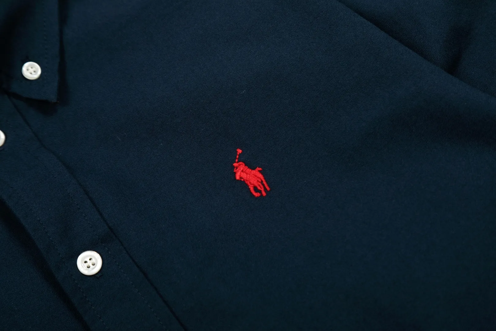 P250 Top quality" Style number: 8086# [Ralph Lauren classic basic evergreen versatile shirt long sleeves for all seasons] ✅Ralph Lauren classic Oxford spun old money style unisex couple shirt long sleeves ✅Top ceiling quality ZP original development. You can compare the real thing with the market version at will. ✅Using the original custom-woven and dyed pure cotton Oxford spinning, strong three-dimensional effect, breathable and anti-wrinkle material, comfortable upper body. ✅Washing treatment, tight and soft texture, full and exquisite embroidery. Excellent sense of quality ✅Simple and versatile, perfect for lazy people to wear. This is the charm of shirts. Basic and classic. ✅The upper body looks much better than the real thing. It can be worn alone or worn in all seasons. It is highly recommended for couples. Size: S-XL. Color: Navy blue, white, pink, light blue, khaki, charcoal gray.